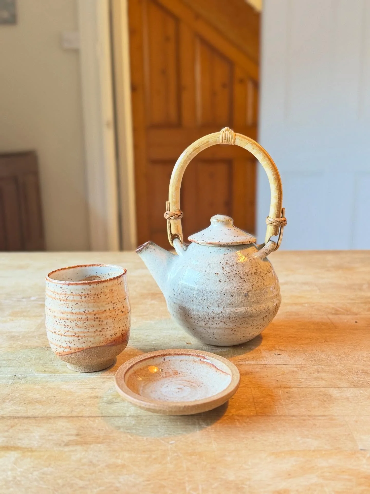 A favourite piece from the reduction firing this weekend is this small teapot. Enough for a cup of green tea for one or maybe two people; to me, it is just what I hoped for. It reminds me of a little speckled egg. Thanks, kiln gods! 🙏✨

#handmadetea