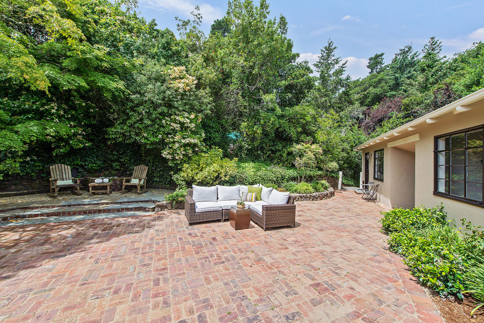 Exterior - courtyard seating.jpg