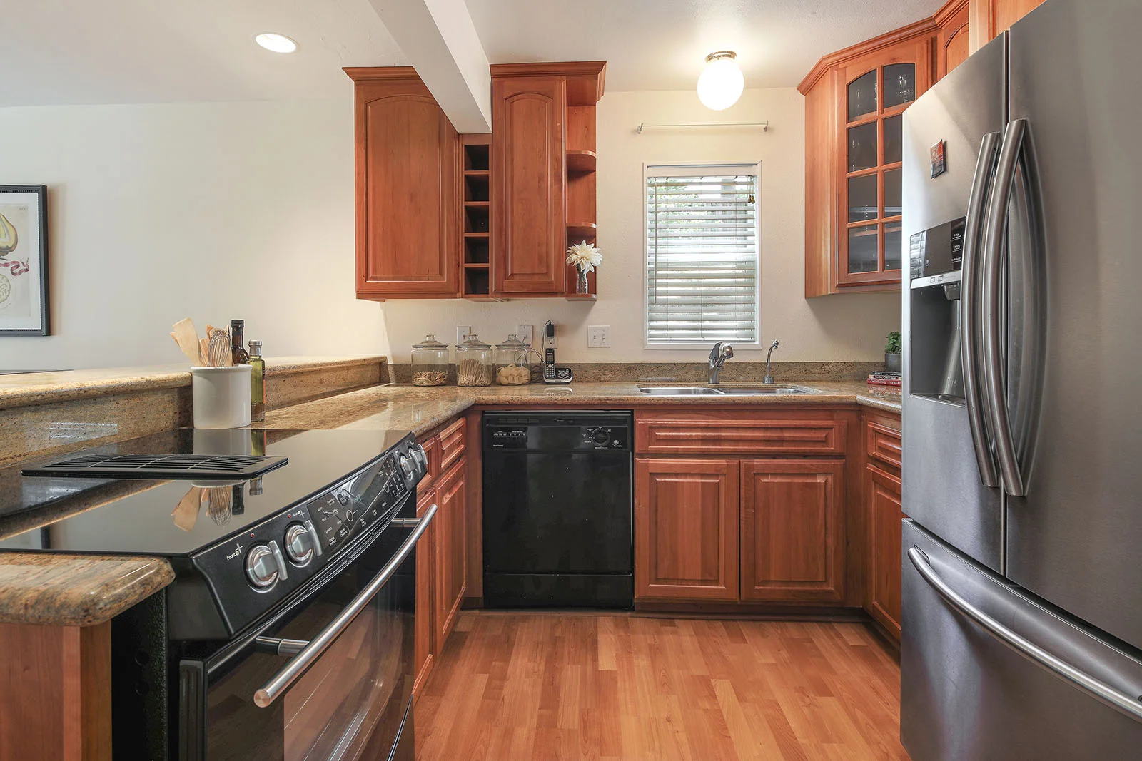 Kitchen straight.jpg