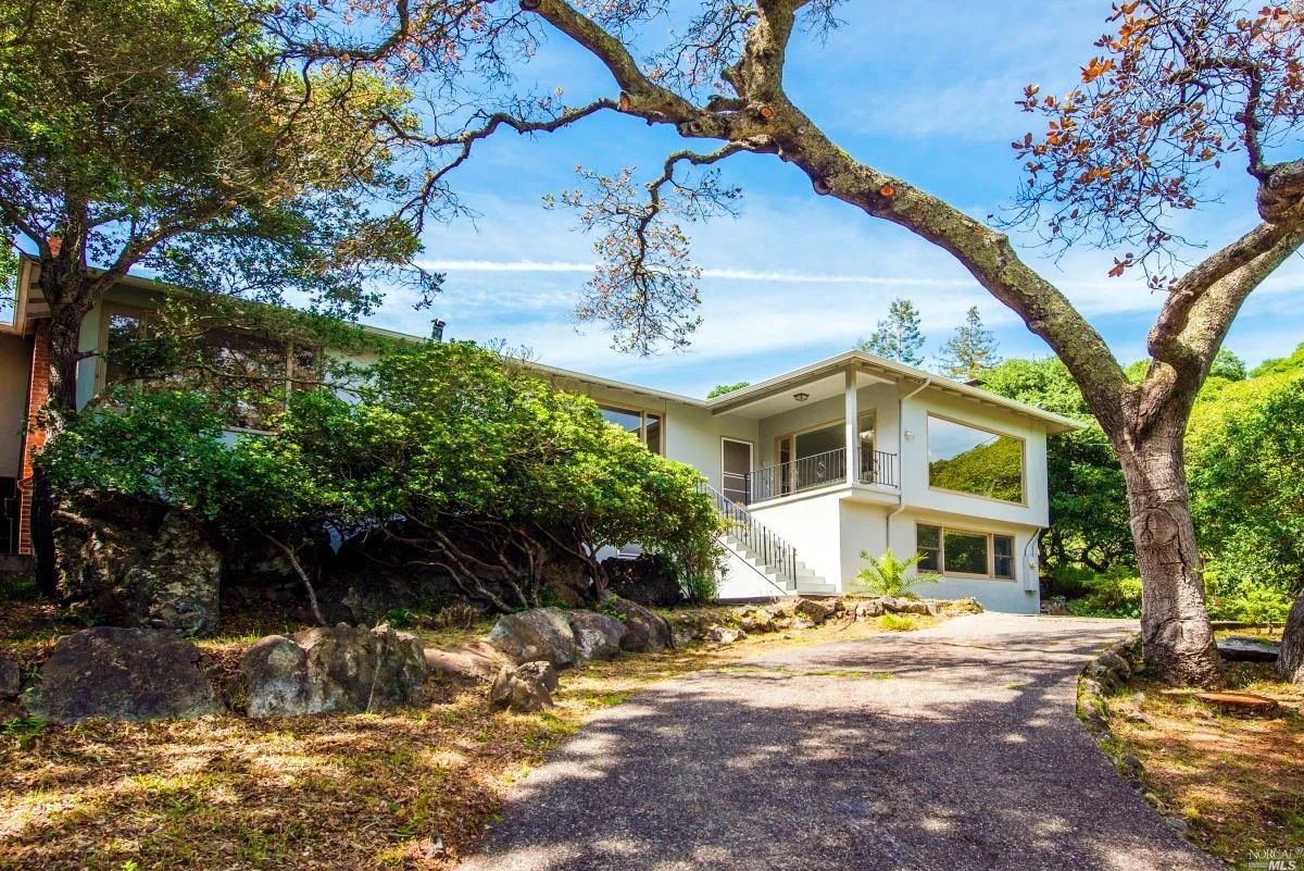 Exterior front of house.jpg
