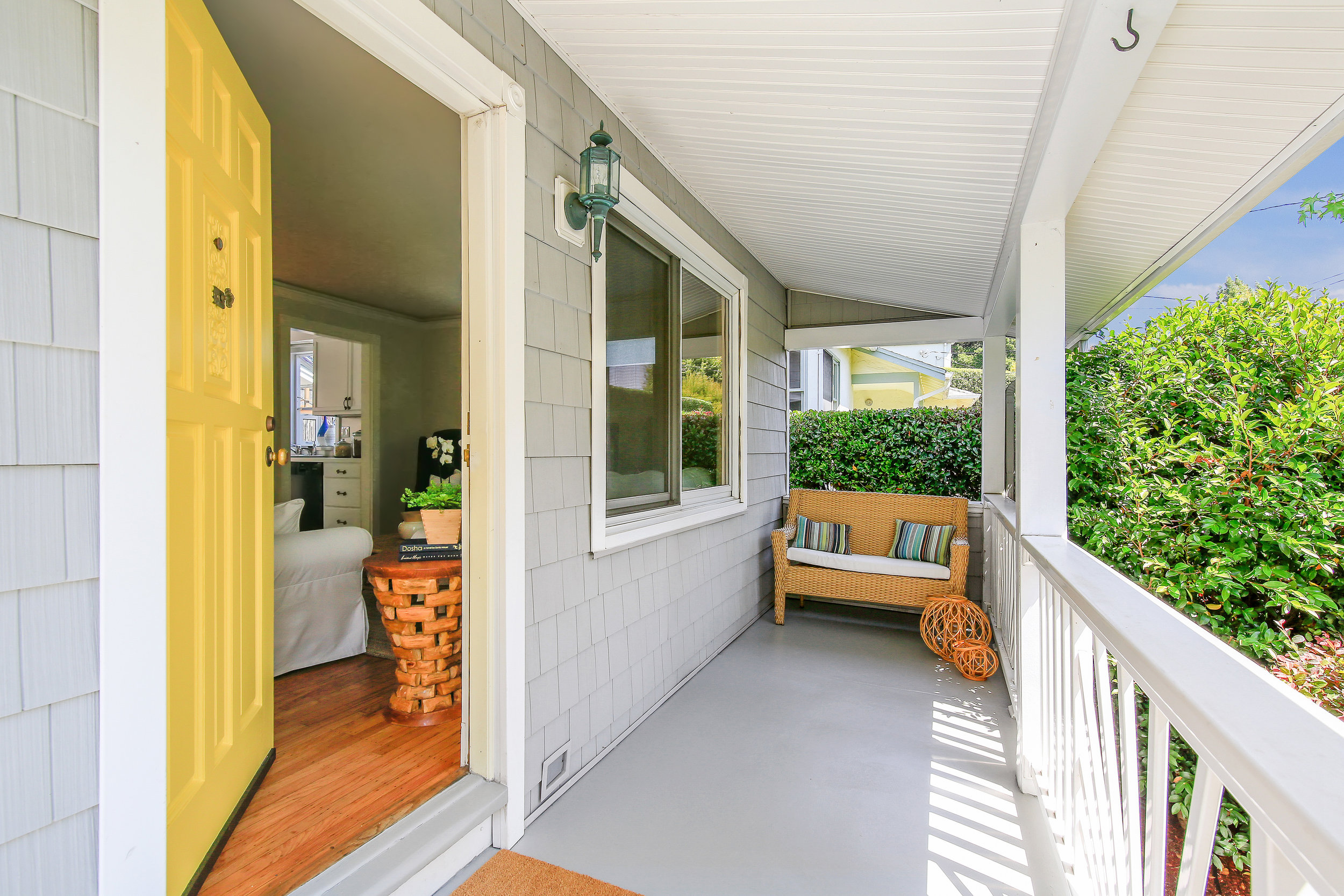 Ext - front porch door.jpg