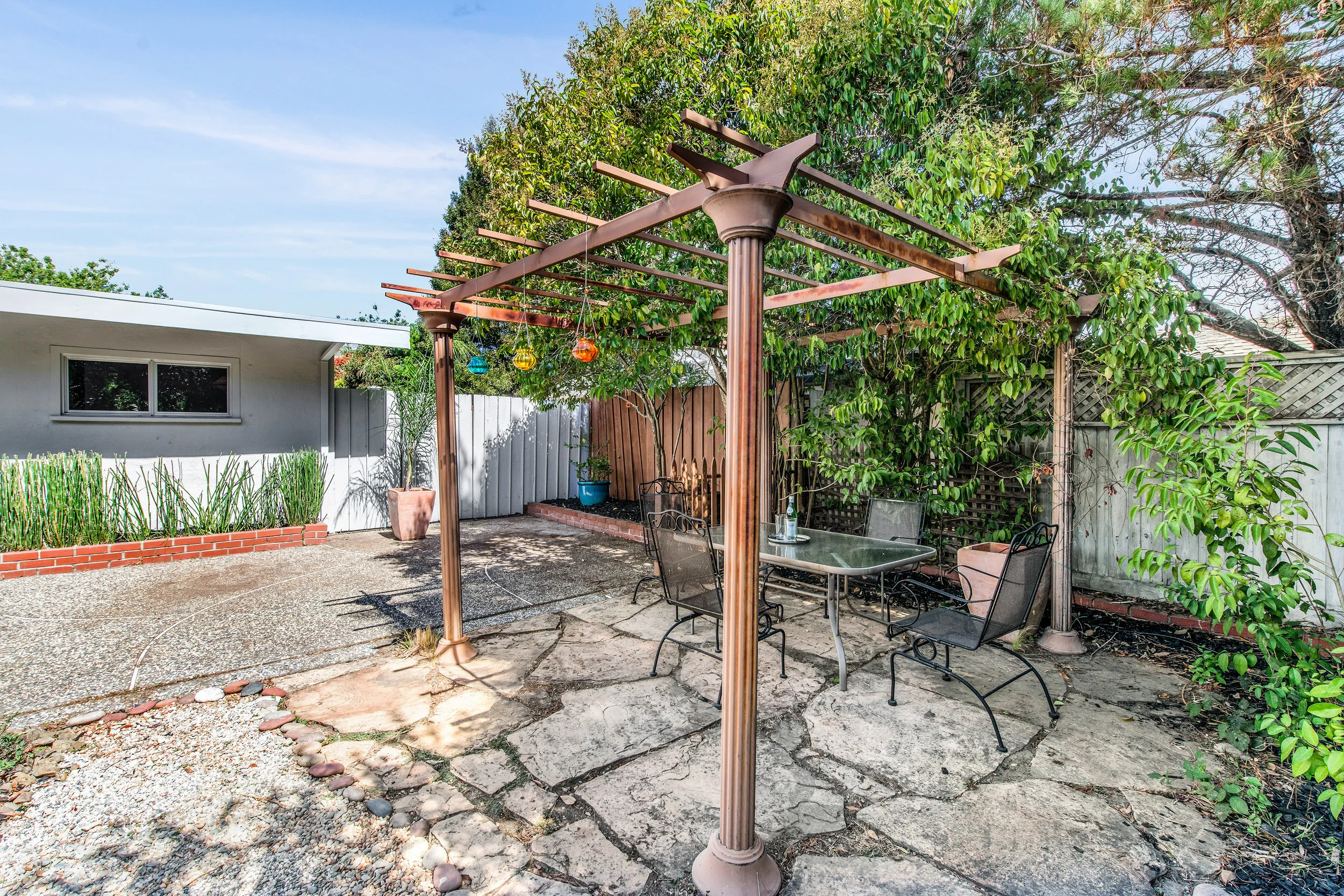 Front yard - seating.jpg