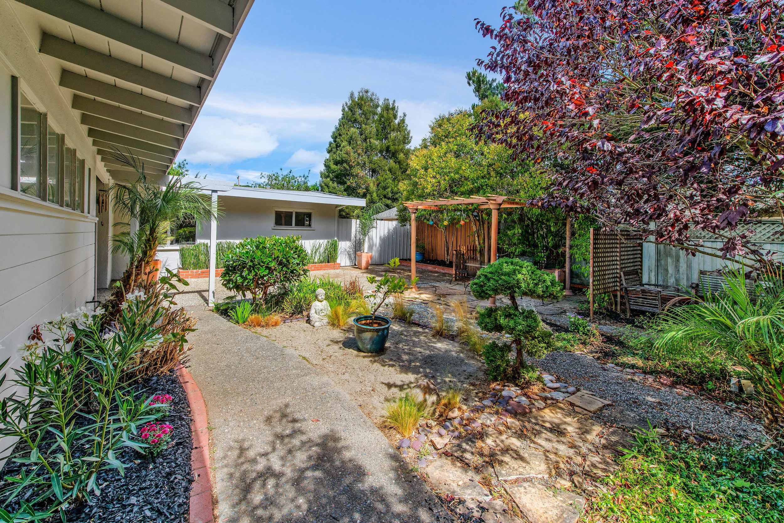 Front yard.jpg