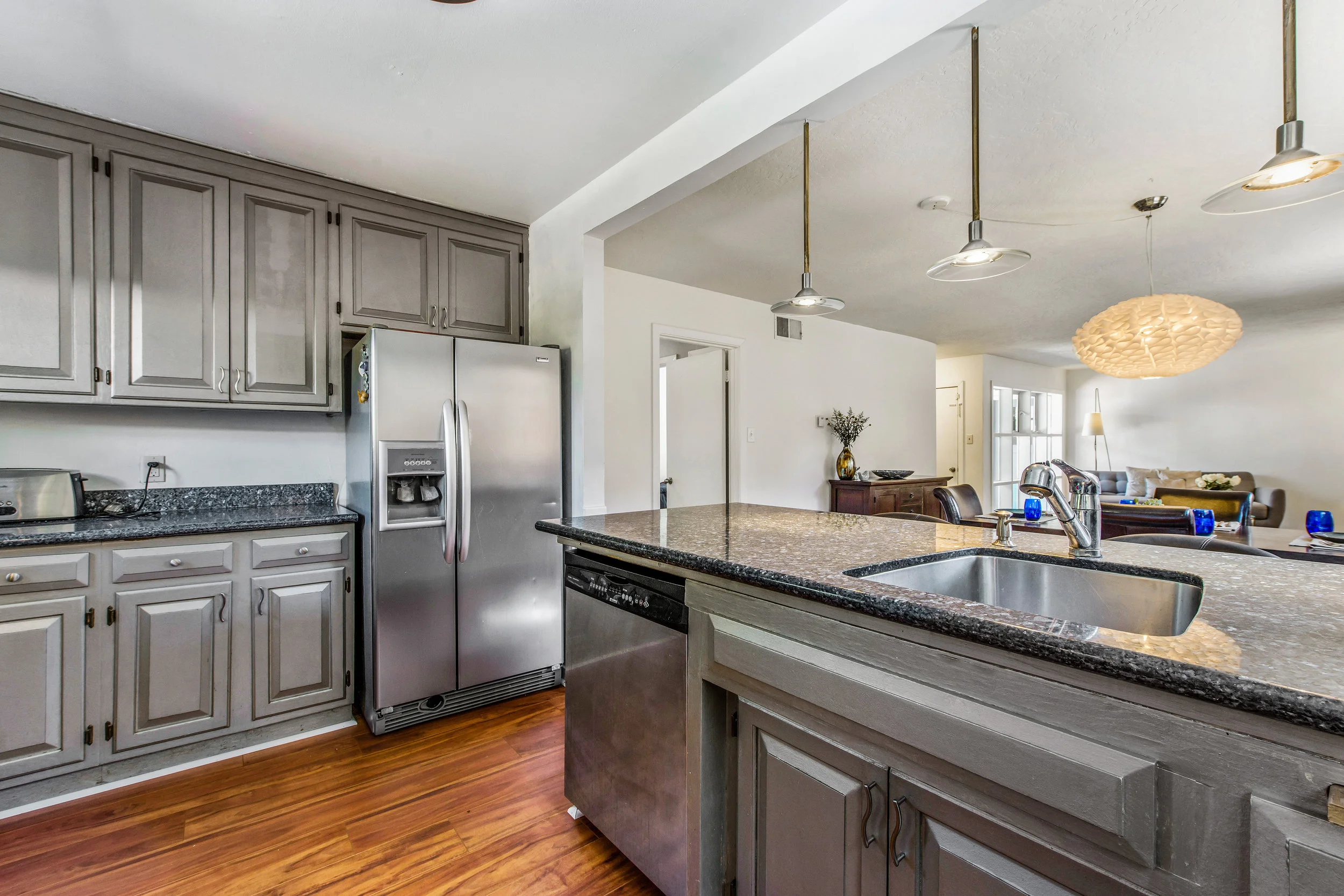 Kitchen 2.jpg