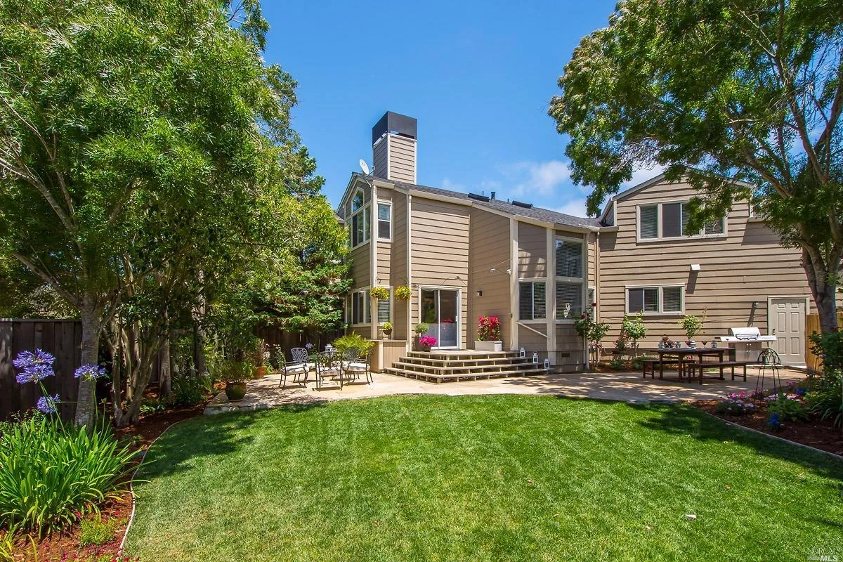 6 PARKVIEW CR