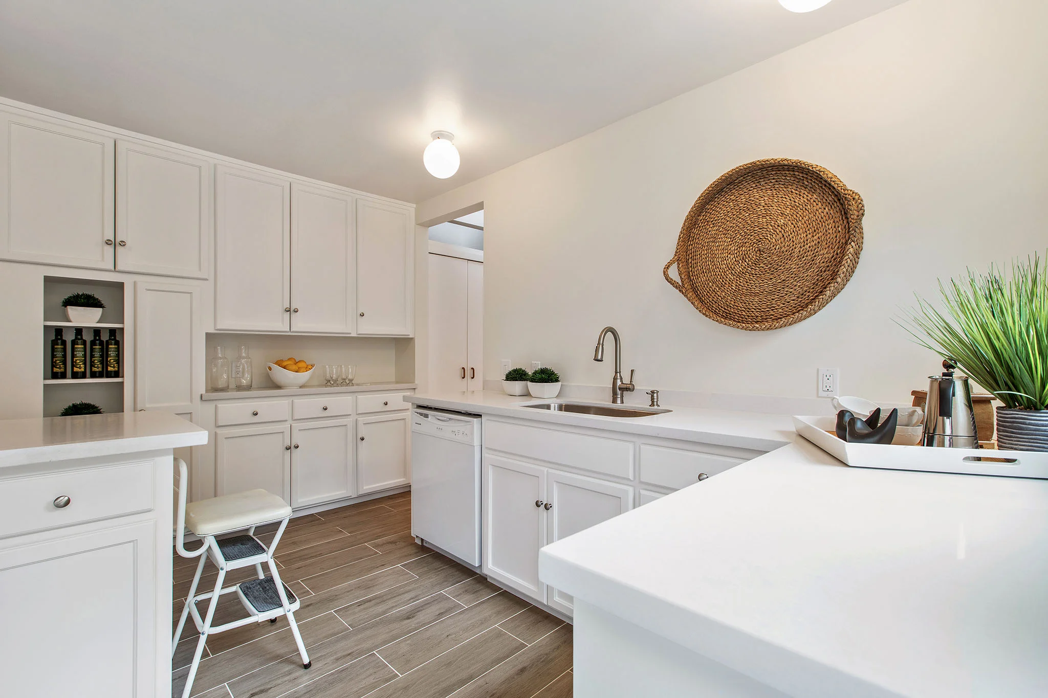Kitchen - 3 cabinets.jpg