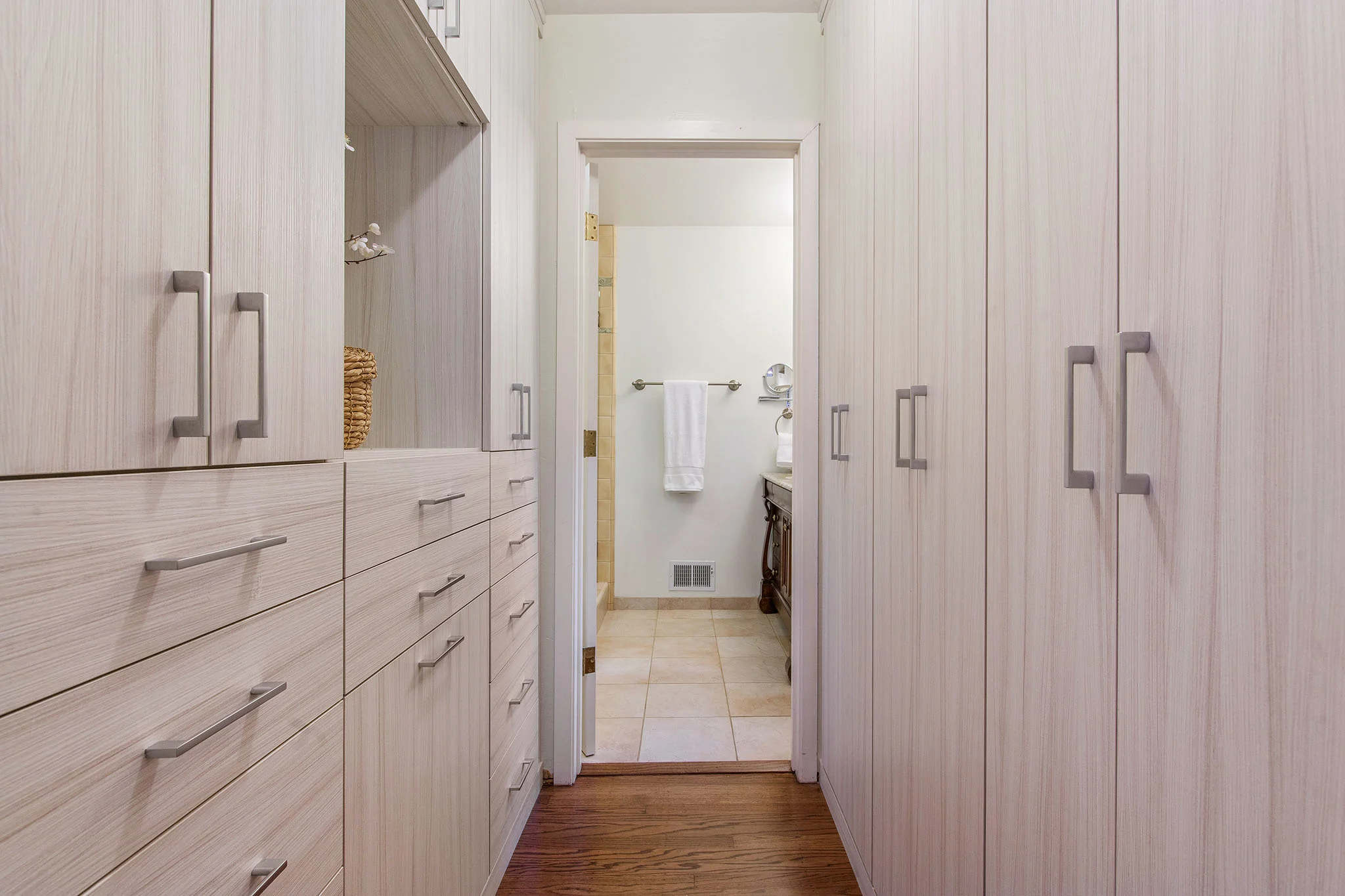bed 1 closet.jpg