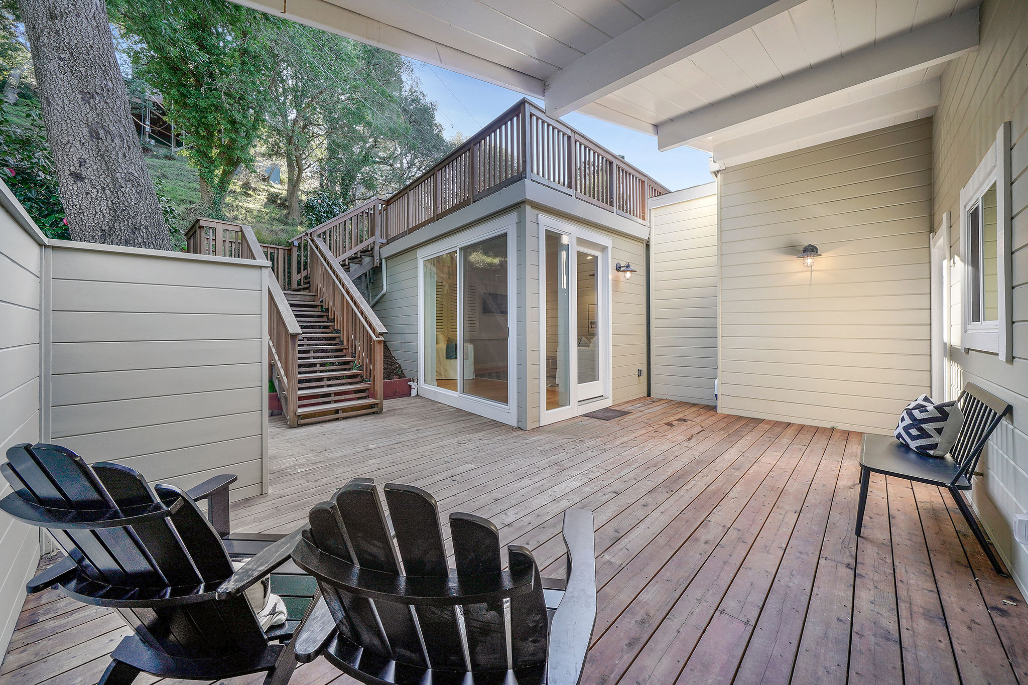 Ext Front to Stairs.jpg