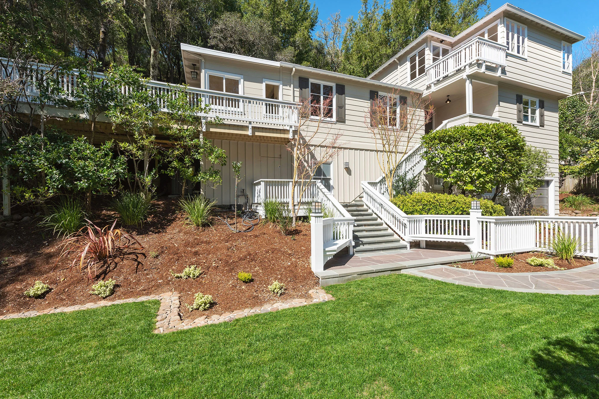 35 LAUREL GROVE AVE