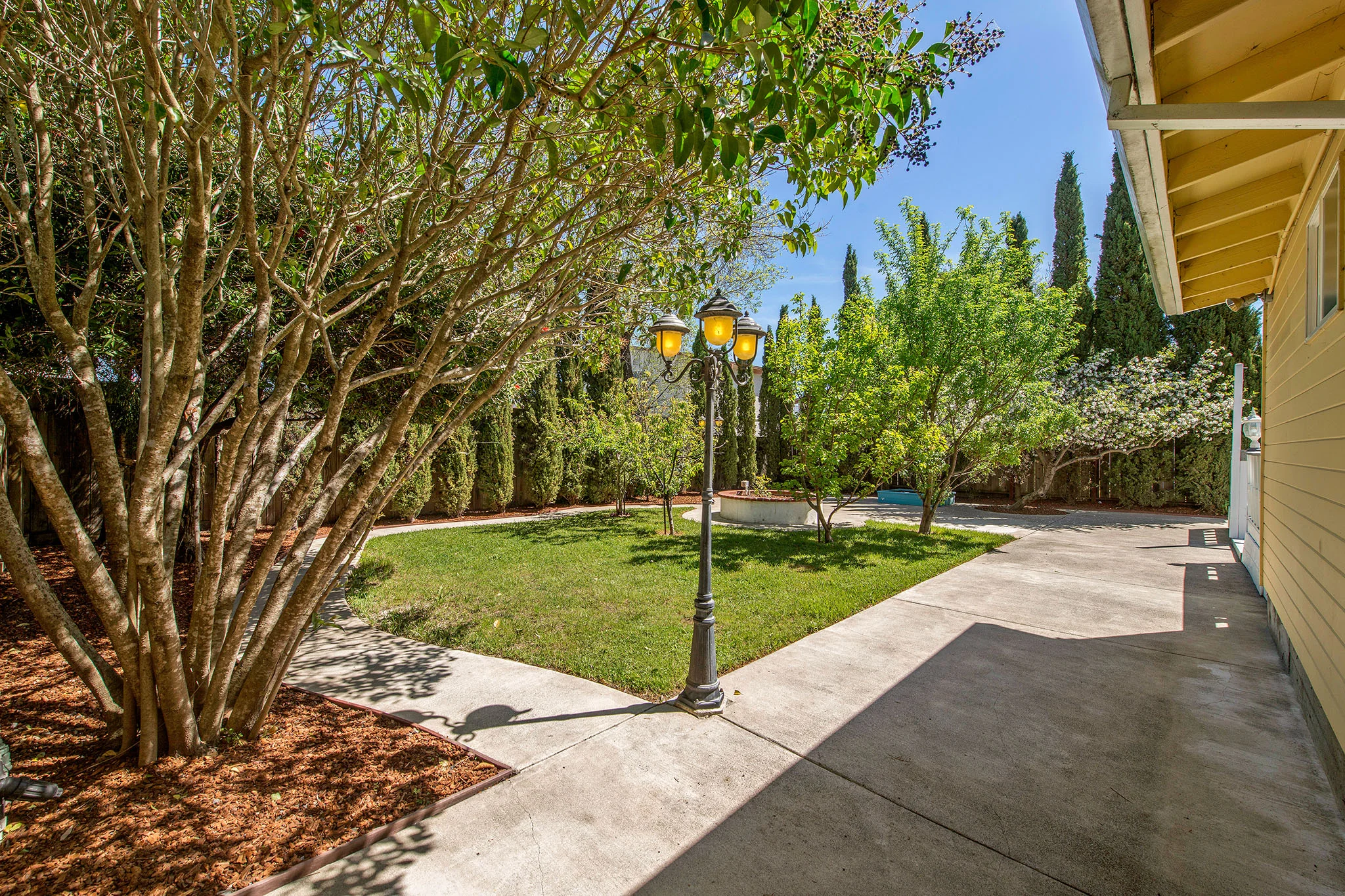 Yard - lamp copy.jpg