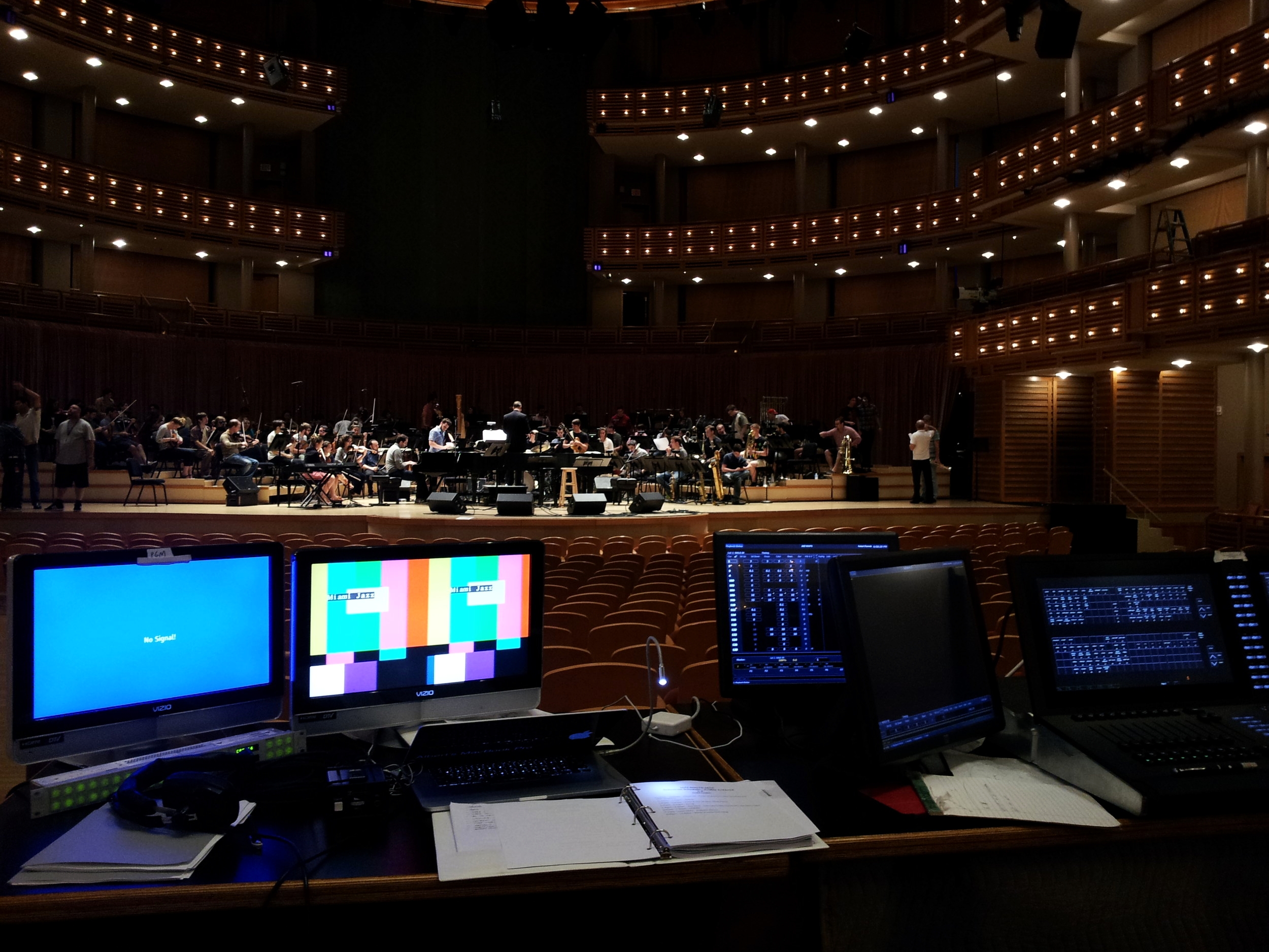 Rafael Piccolotto de Lima foi assistente de produção para o "Jazz and the Philharmonic" CD/DVD e especial de TV gravado no Arsht Center of Performing Arts, Miami. 2013.