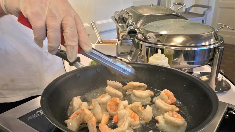 Sensory Dining moves the cooking from the kitchen to the dining room. Diners hear the sizzle, see the smoke and smell the aroma. You don’t just taste the food; you experience it.