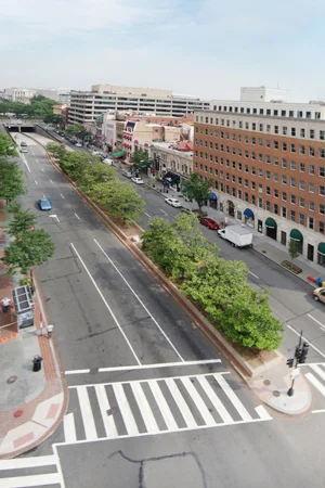 Photo: Existing Median on Connecticut Avenue over former Streetcar Ramp