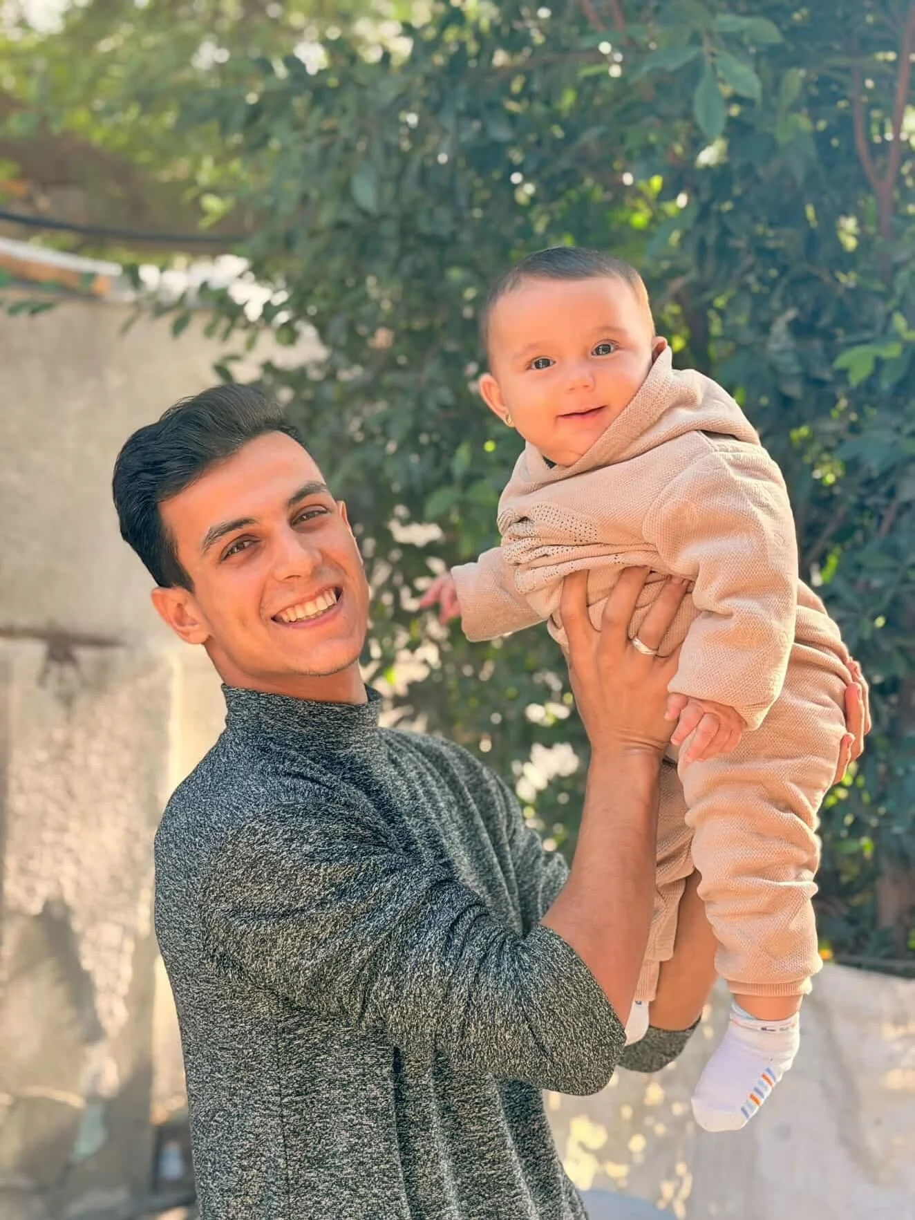 Happy birthday to my dear friend @hesham.majed 
This is a photo of Hesham and little Iman. Both live in Palestine and have had their lives completely uprooted. Please consider donating to Hesham and Iman&rsquo;s family as they try to rebuild their li