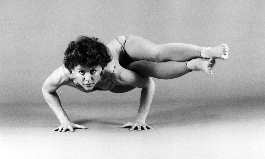 patty-townsend---1985---parsva-bakasana_7552995734_o.jpg