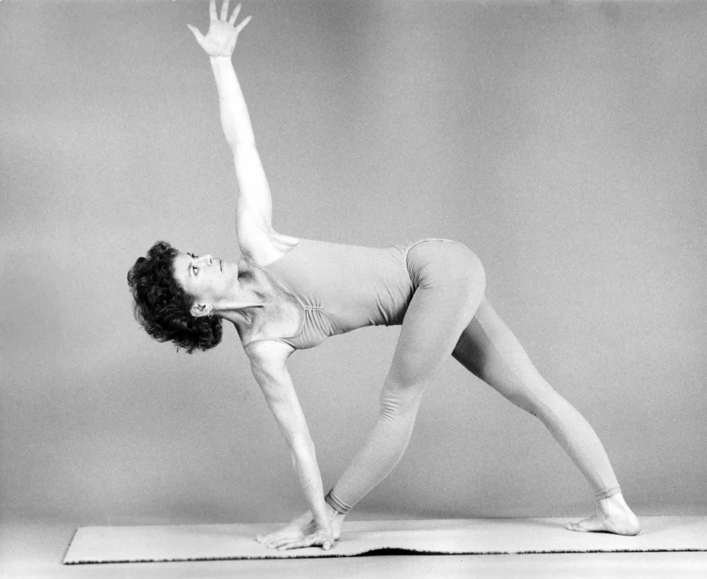patty-townsend---1985---parivritta-trikonasana_7553027378_o.jpg