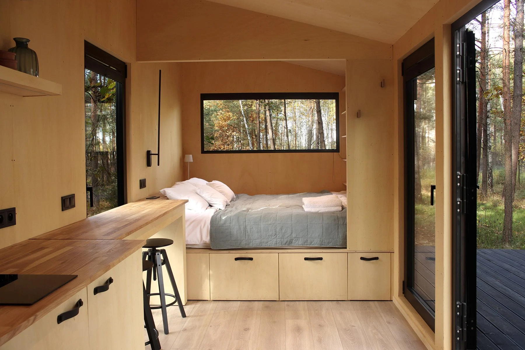  Ruhezone im mobilen Erdgeschosshaus REDUKT Country. Foto: REDUKT 