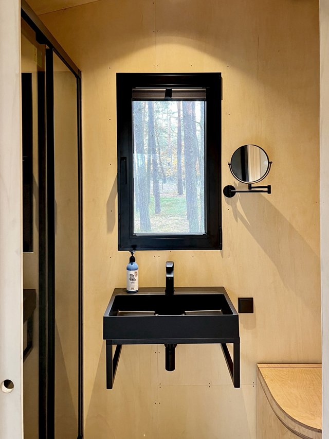 Country_bright_interior-bathroom3.jpg