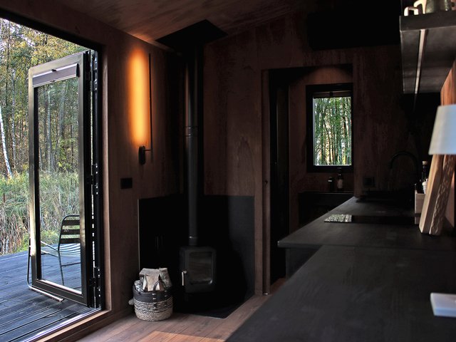 Country_dark_interior3.jpg