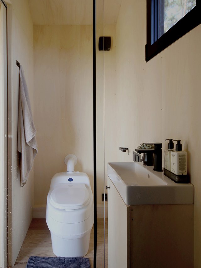 PURA_with_ladder_interior-bathroom3.jpg