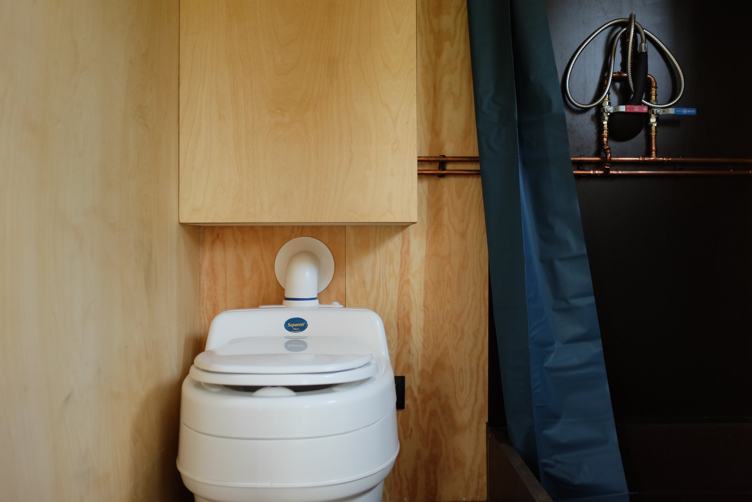  Composting toilet Separett Villa 9000 in Redukt-01 tiny house 