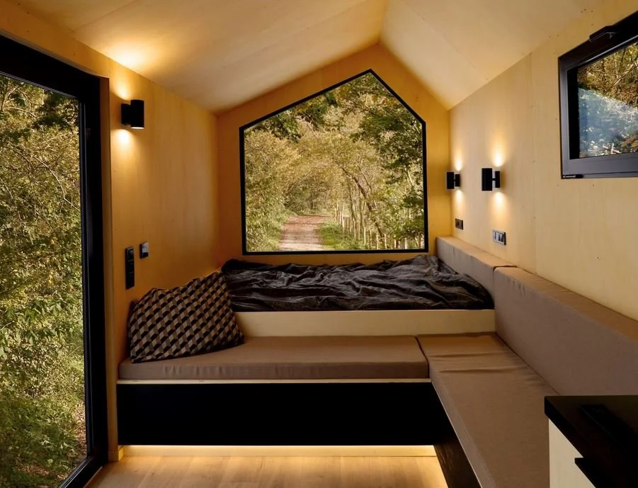    Ruhezone in einem mobilen Erdgeschosshaus REDUKT PURA_1Level. Foto: REDUKT 