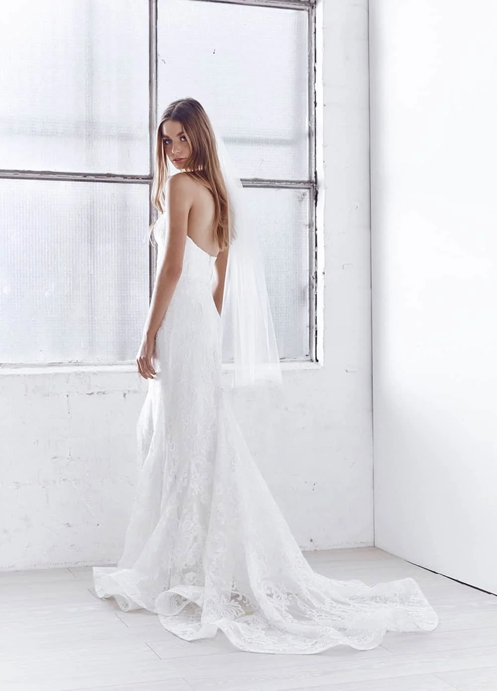 Fingertip length without blusher