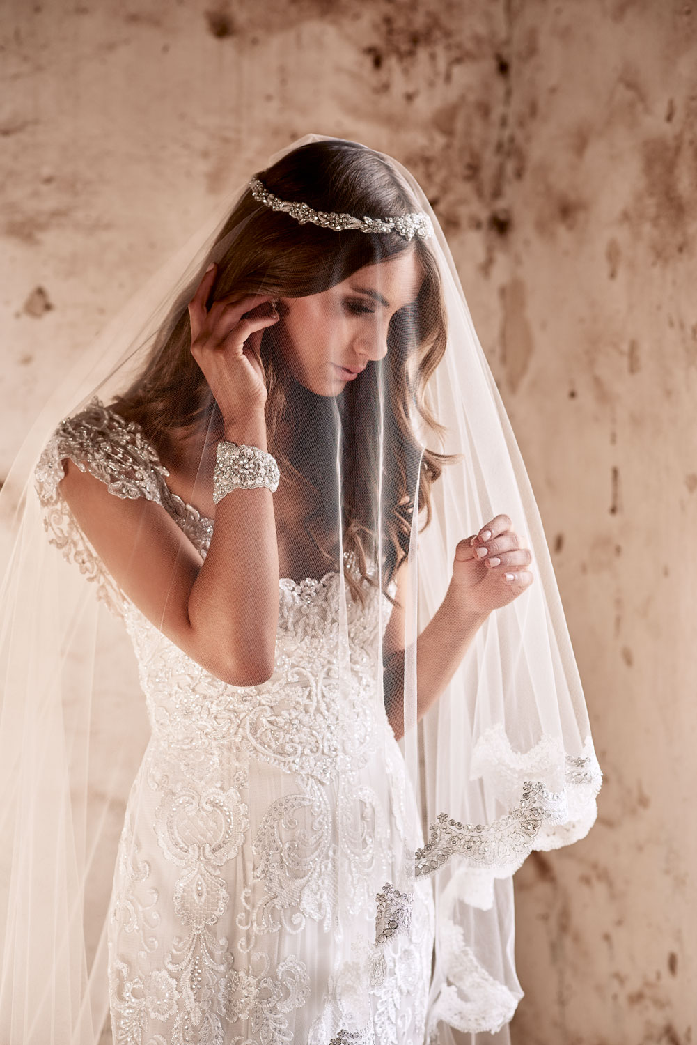 veil with lace dress