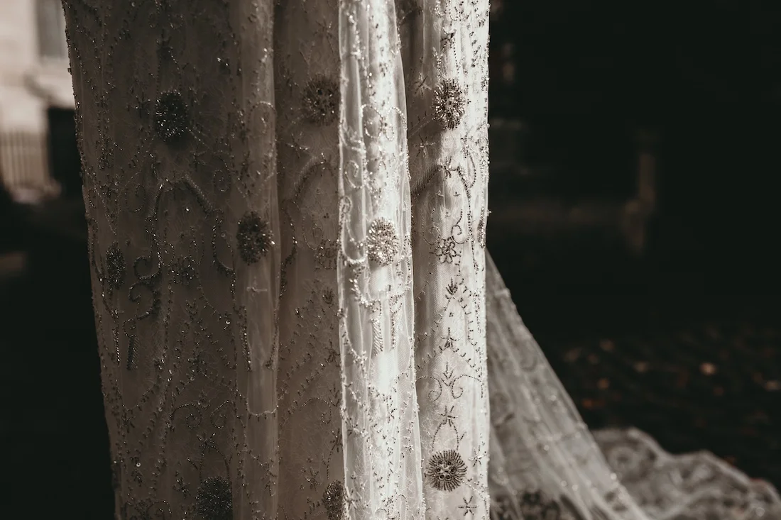 anna_campbell_secret-garden_25.jpg