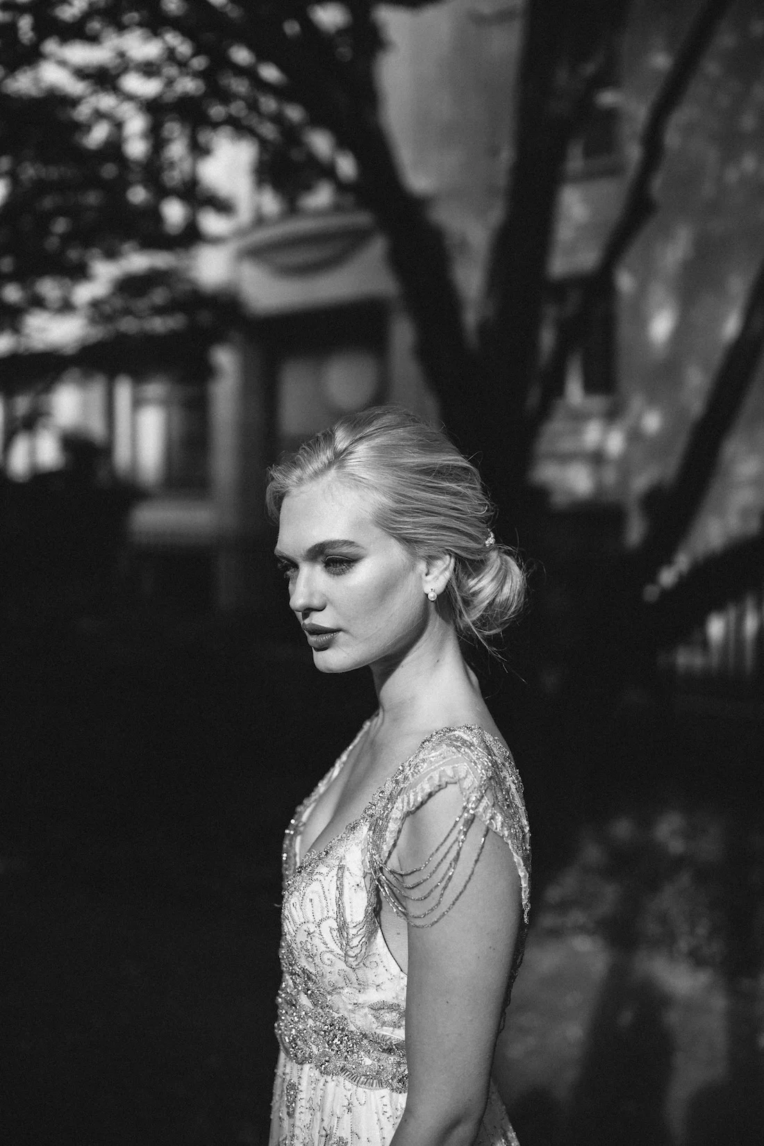 anna_campbell_secret-garden_26.jpg