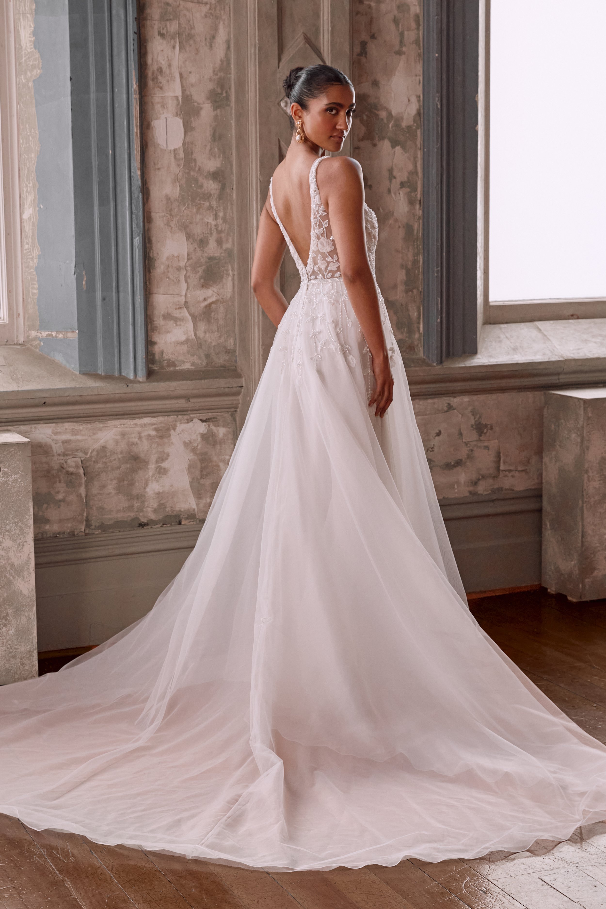 Step behind the scenes of our latest bridal runway and discover the Bloom collection. Spotlight on Iris—a princess-like gown exuding timeless romantic allure.