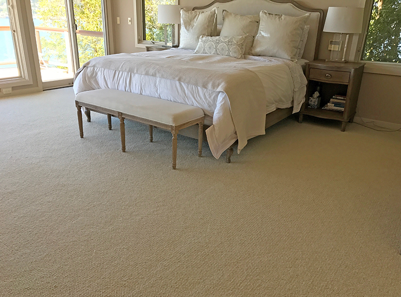 Wool carpet in bedroom by Natürlich.jpg