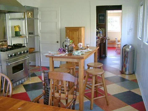 Marmoleum checker kitchen by Naturlich.jpg