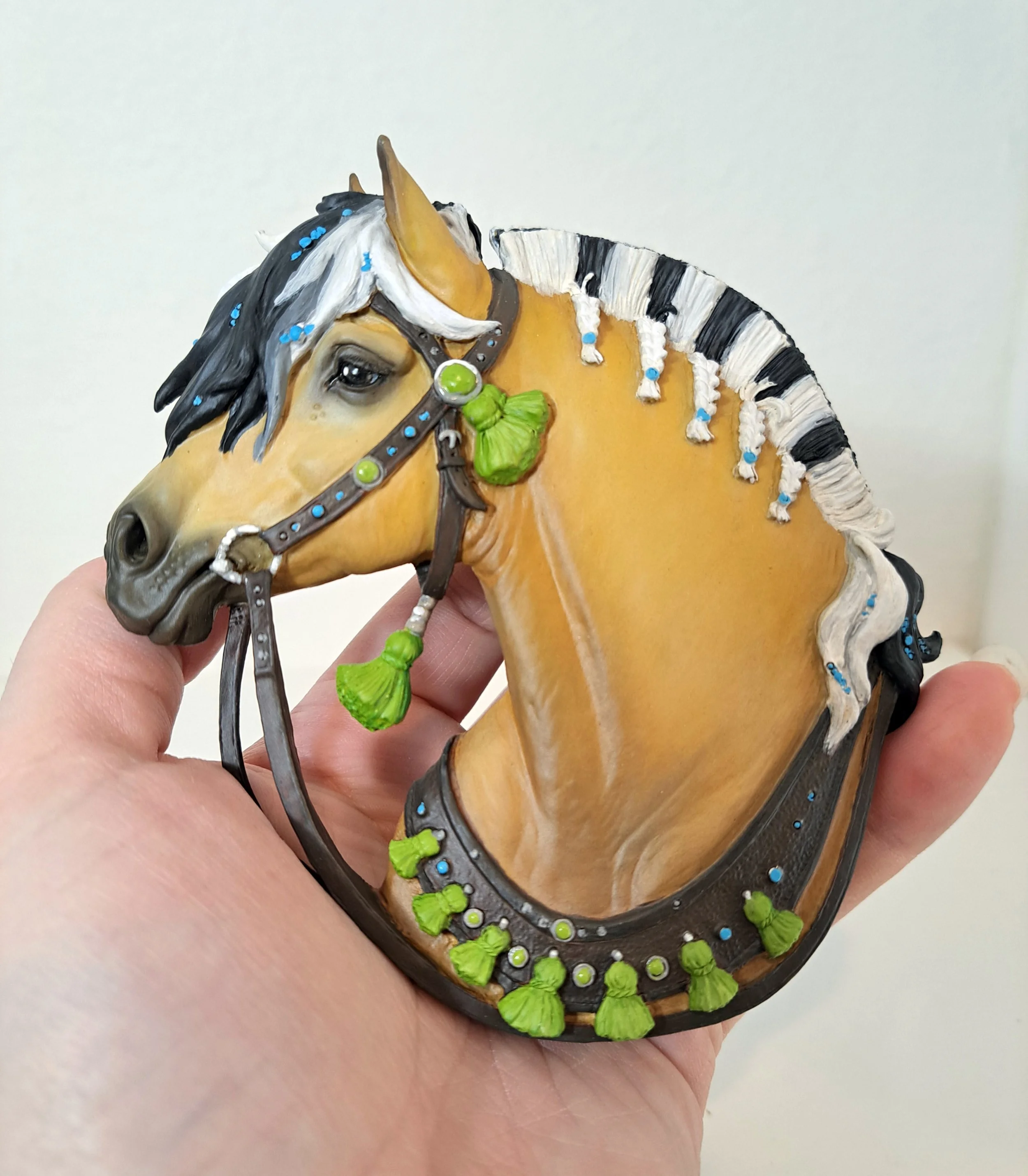 Painted Studio Animo Medallion