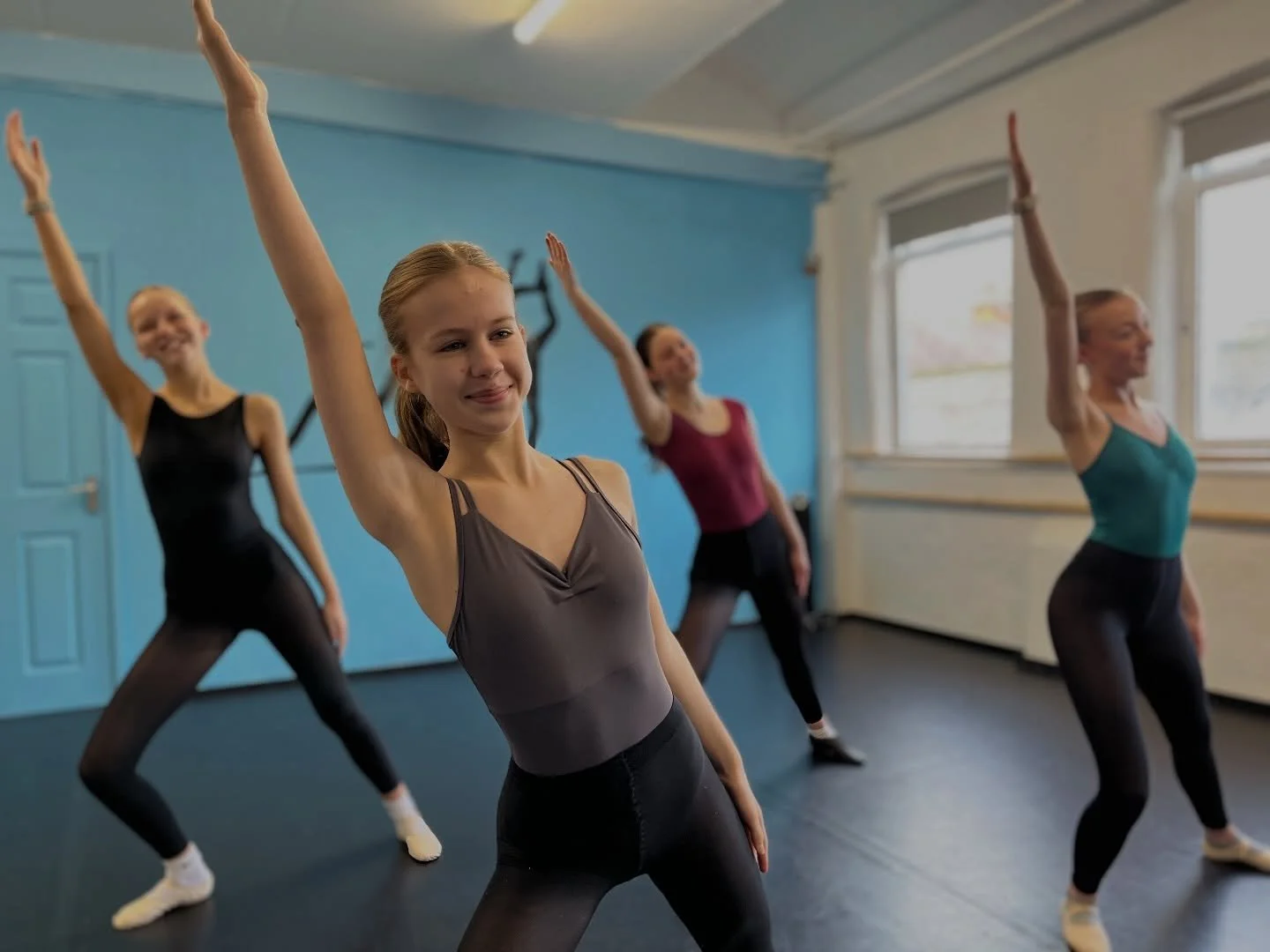 Watching technique and confidence grow every week 🩵 Intermediate modern ✨