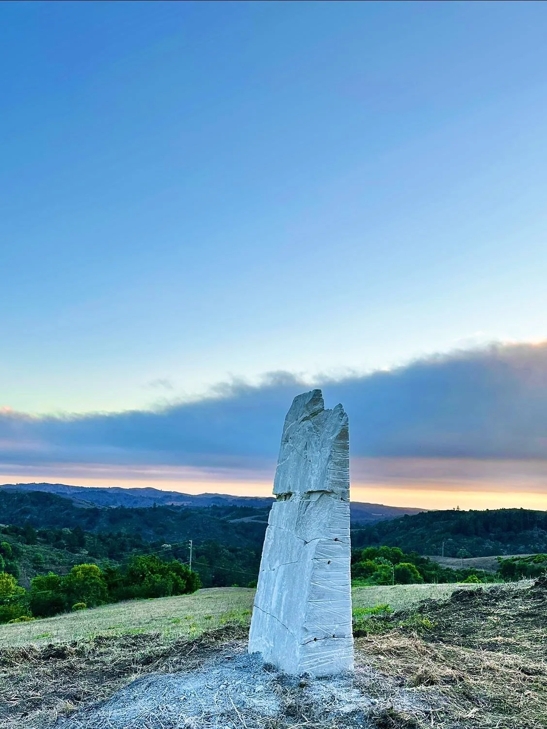re.riddle artist Kamran Samimi&rsquo;s stone sculptures created during at his recent artist-in-residency at the renowned @djerassiprogram in Woodside, CA. 

Comprised of two schist boulders which were split and reassembled, Samimi&rsquo;s stone sculp