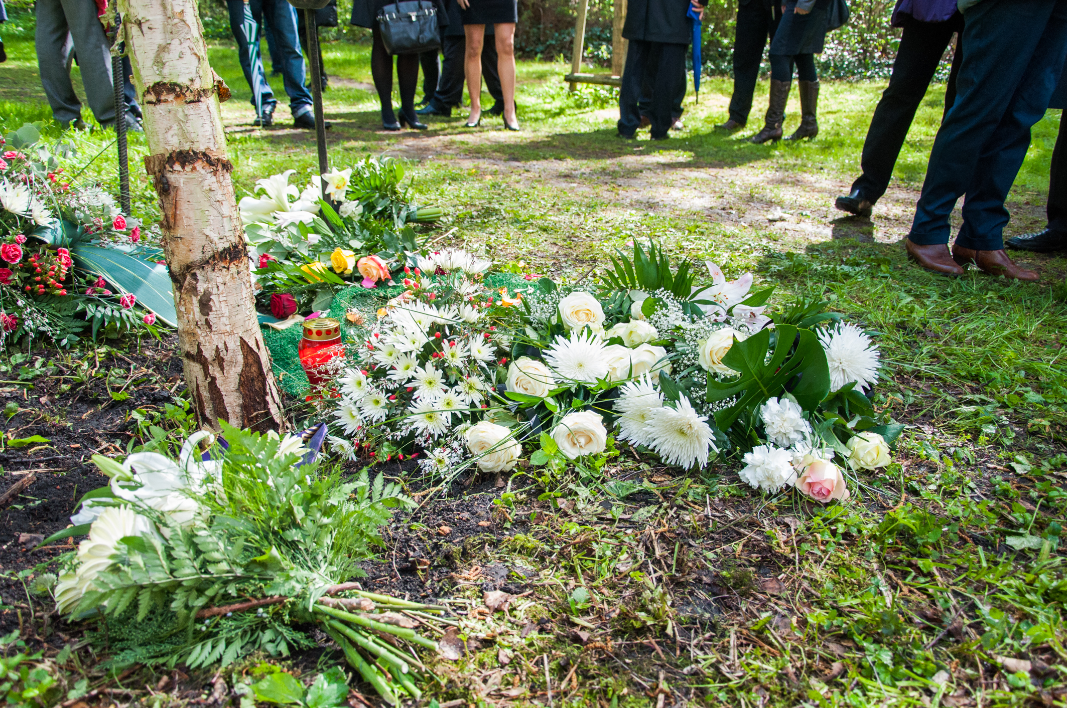 Blumen auf der Grabstelle