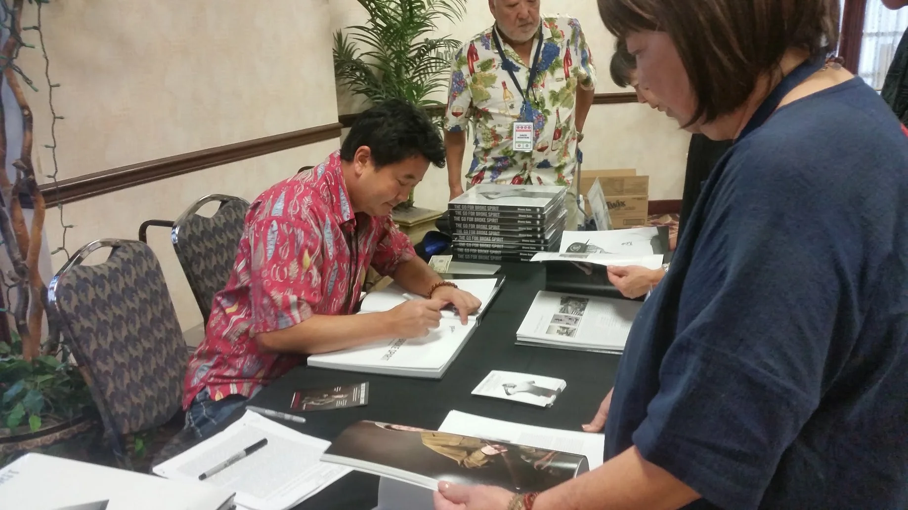 Shane Sato signing at Friends & Family of Nisei Veterans (FFNV) Las Vegas 2017