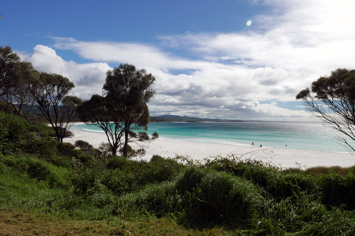 White beaches of Tasmania at Bay of Fires