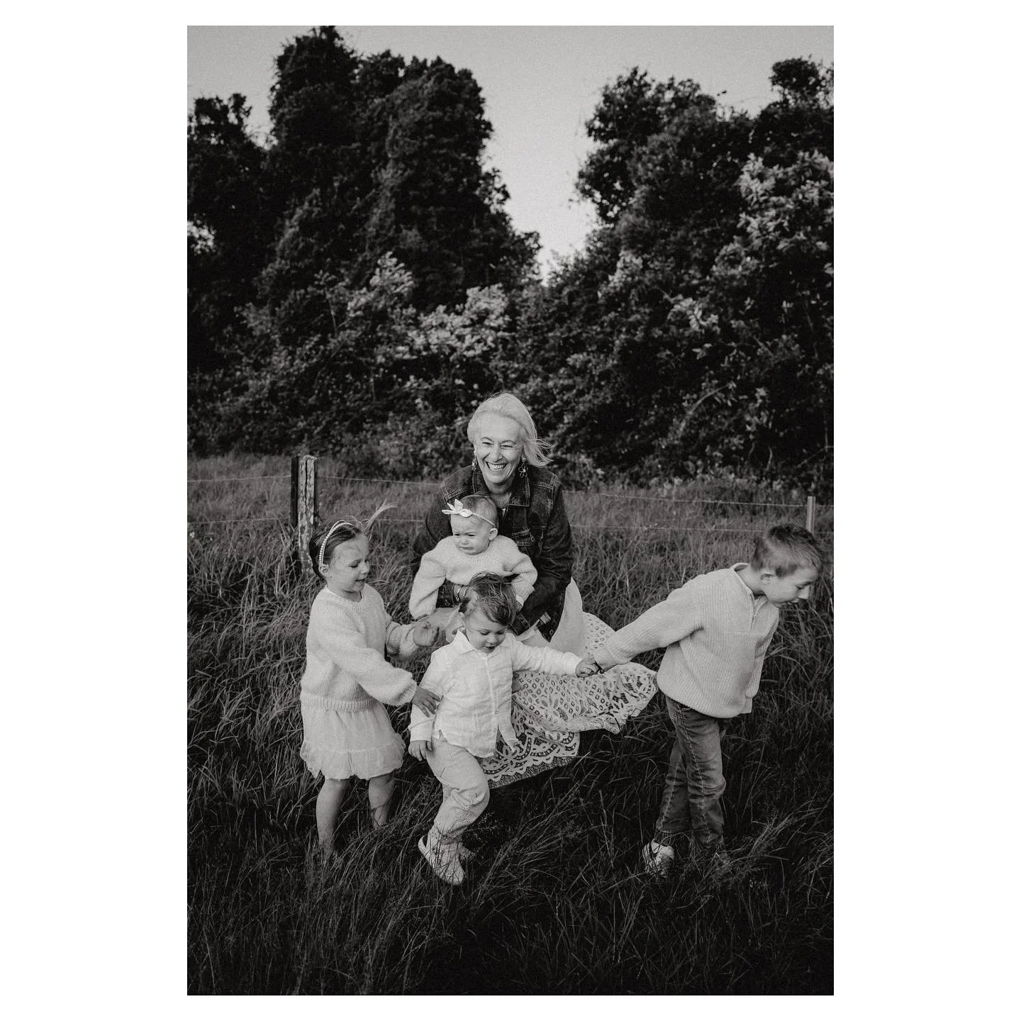 Neroli&rsquo;s beautiful family gathered recently to celebrate a special birthday, and I had the honour of photographing them all together.
❤️
.
Families are very precious things.