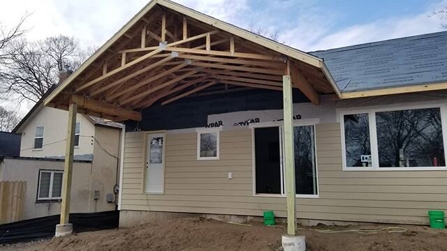 Now that the weather has warmed up I like to hang with my piers. My favorite activity with my piers is to put porches on them. This porch went up quick in 2 days!

#942johnson #finallywarmweather