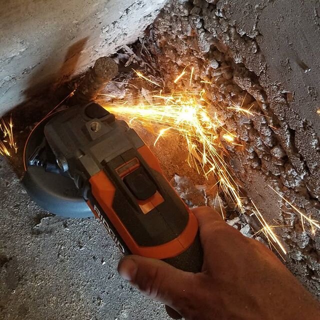 Got a new tool this week. Amazing both how often we use it and how fast it eats through batteries.

#ridgidpowertools #multitasker