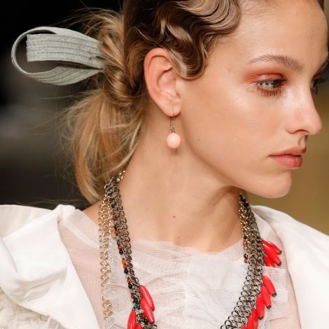 Wet-Look Hairstyles Are The Easiest Hair Trend To Try - InStyle