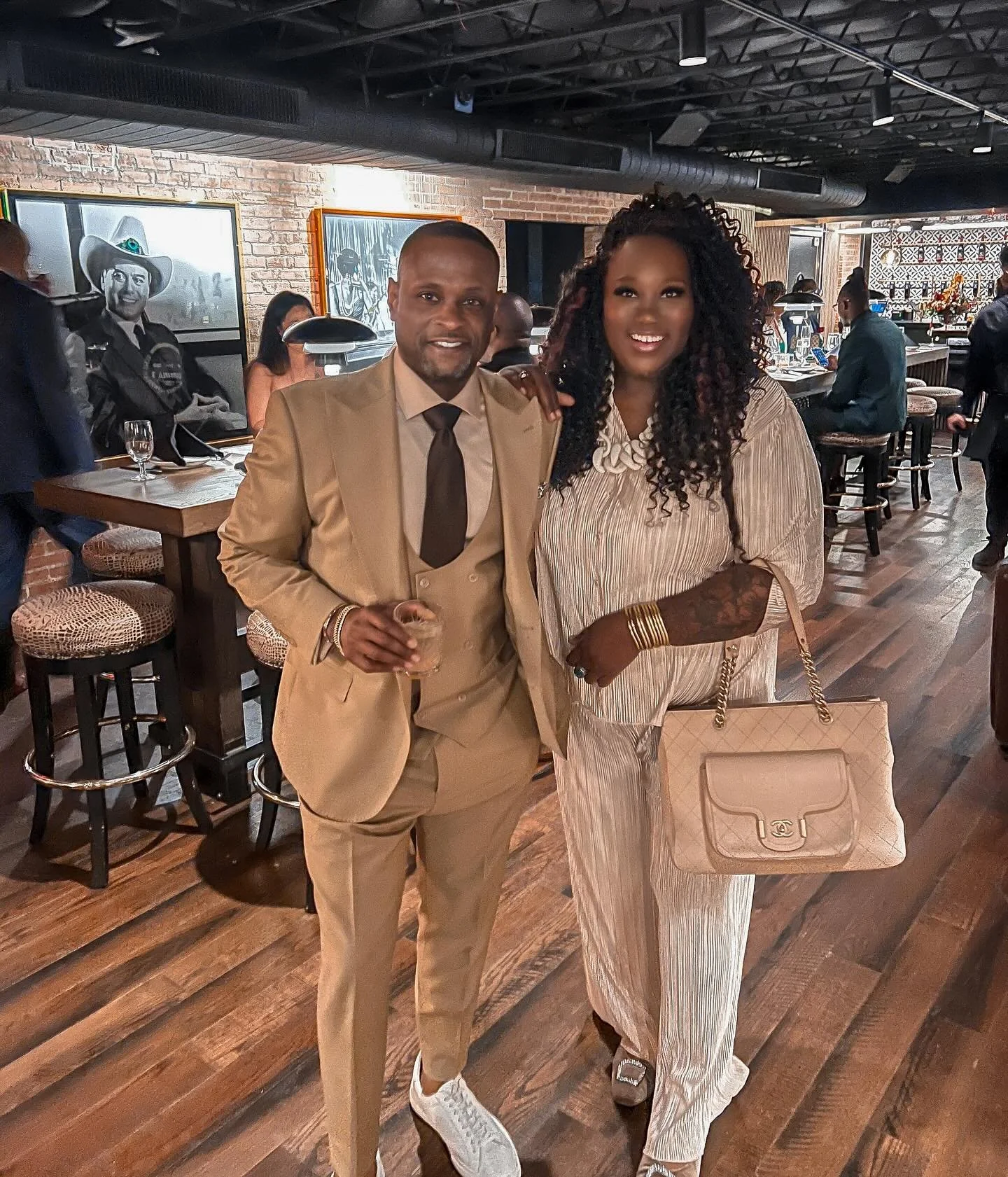 I love seasons of life. I love how they evolve, turn, heal &amp; show you different versions of yourself you are allowed to GROW into. 

The last season of my life when I worked with my friend @robwright1906 &amp; connected him to a few people here i