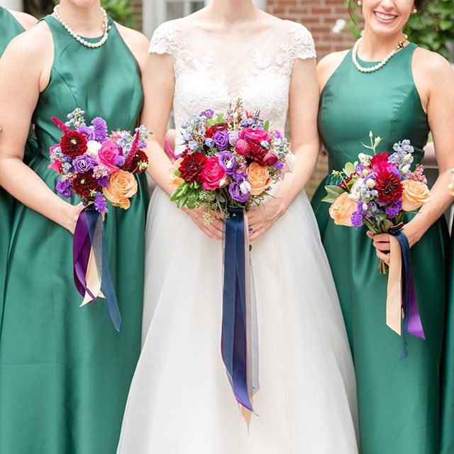 Love this vibrant color palette from a recent Fall wedding @thetidewaterinn ! 📸 Talent: @megankelseyphotography |  Wedding Planning: @rebeccathomasevents |  Beautiful 🌸: @seaberryfarm  #rebeccathomasevents #eastonmd #easternshoremd #easternshorewed