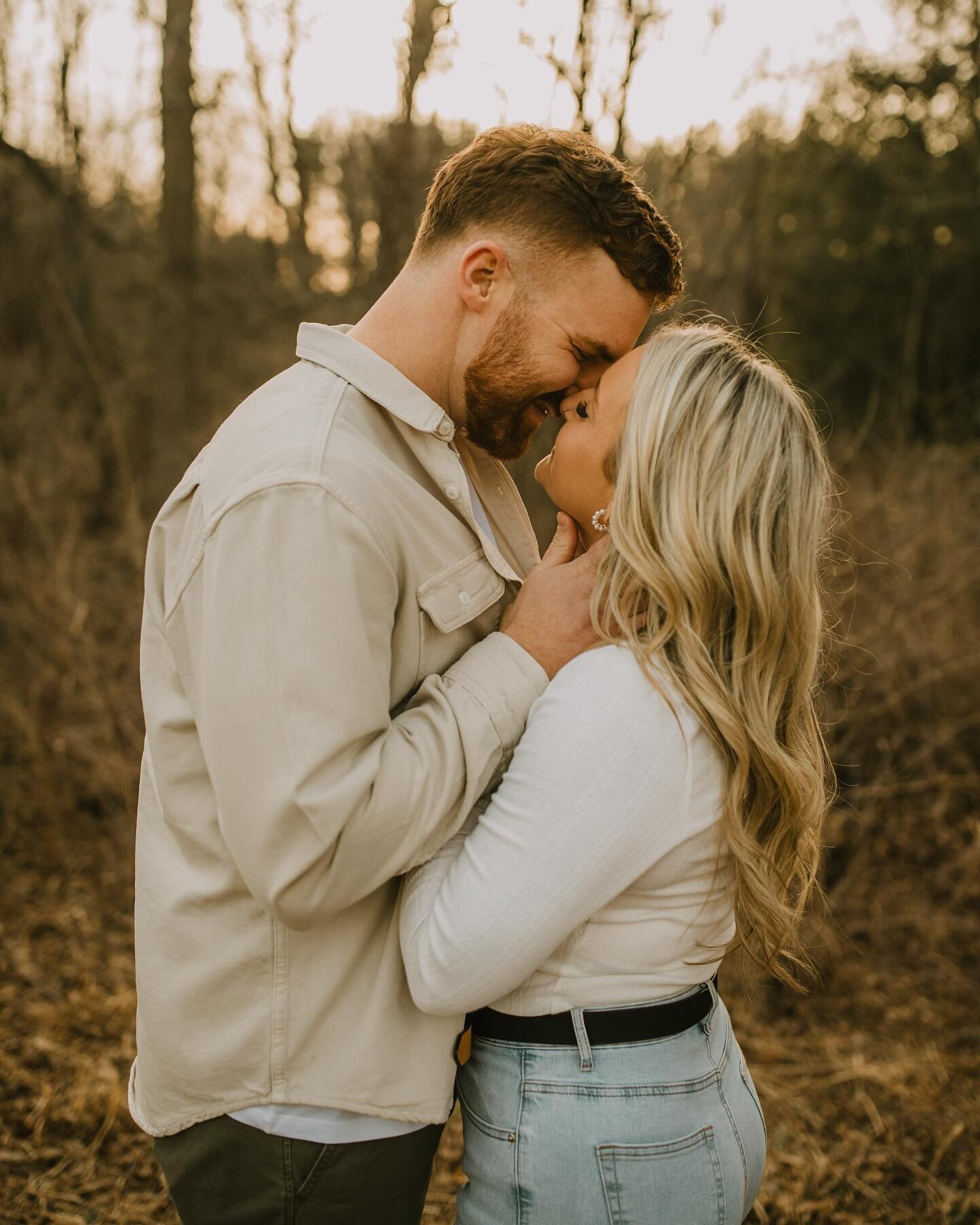 I loved photographing these two last week!! It was such a gorgeous day for early March. ☀️