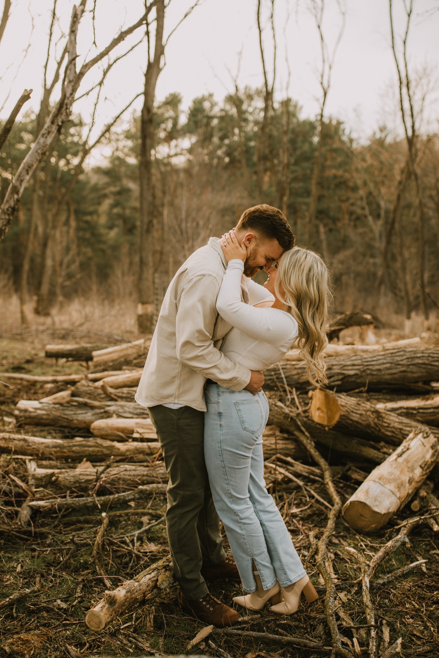 12_A&J-Milwaukee Engagement Photographer-32.jpg