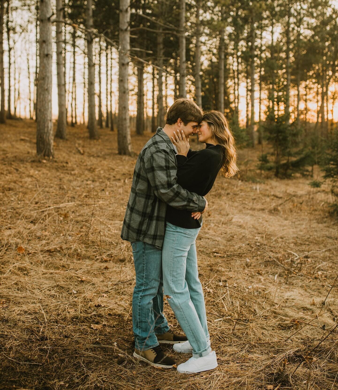 Jenna &amp; Alex&rsquo;s adorable engagement session preview is now on the blog! 🥰🥰

https://www.degrootfilmco.com/blog-1/2024/3/22/jenna-amp-alex-engagement-waukesha-milwaukee-wisconsin-wedding-photo-video-team