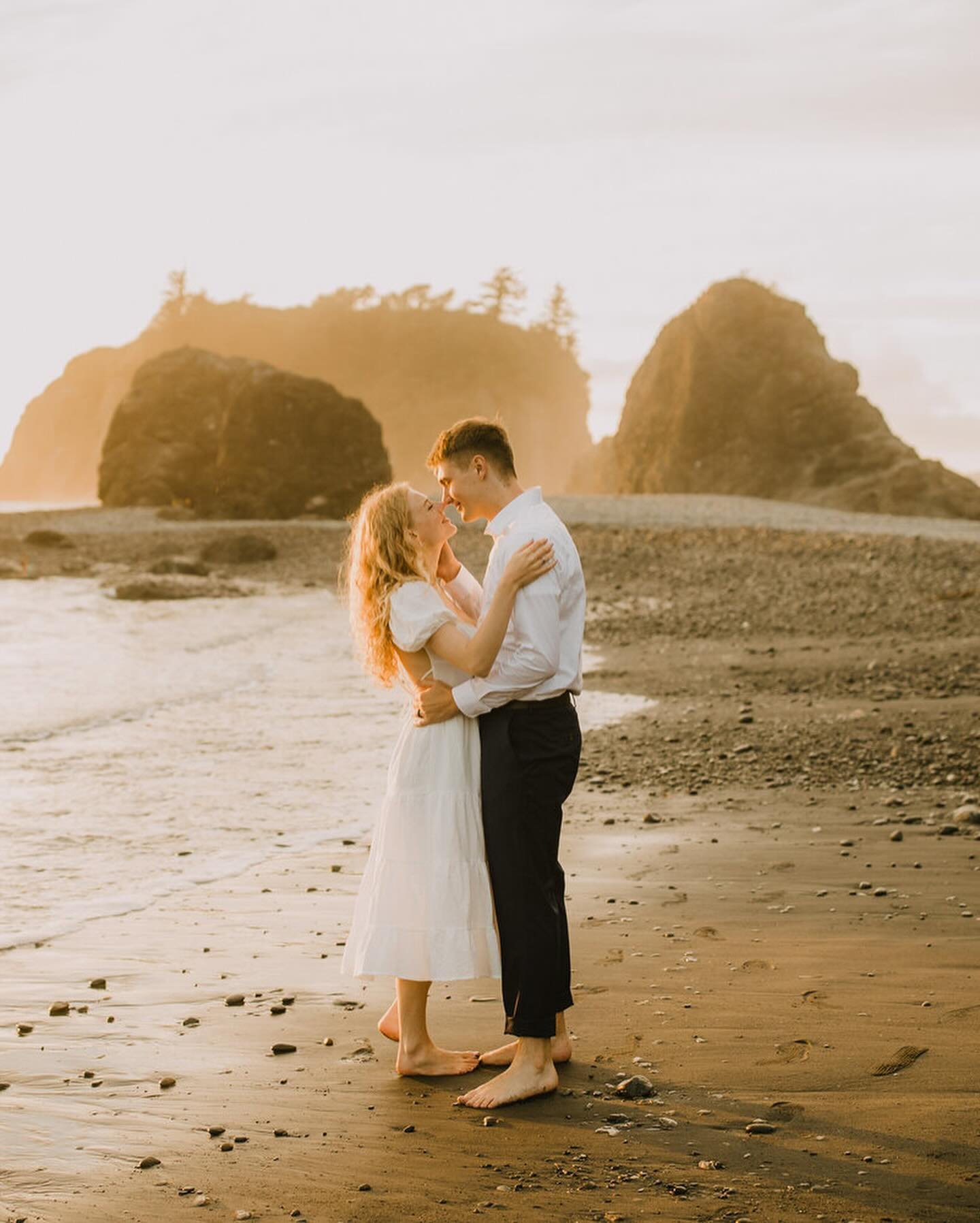 I don&rsquo;t think I&rsquo;ll ever be over this stunning sunset elopement session on the beach 😍