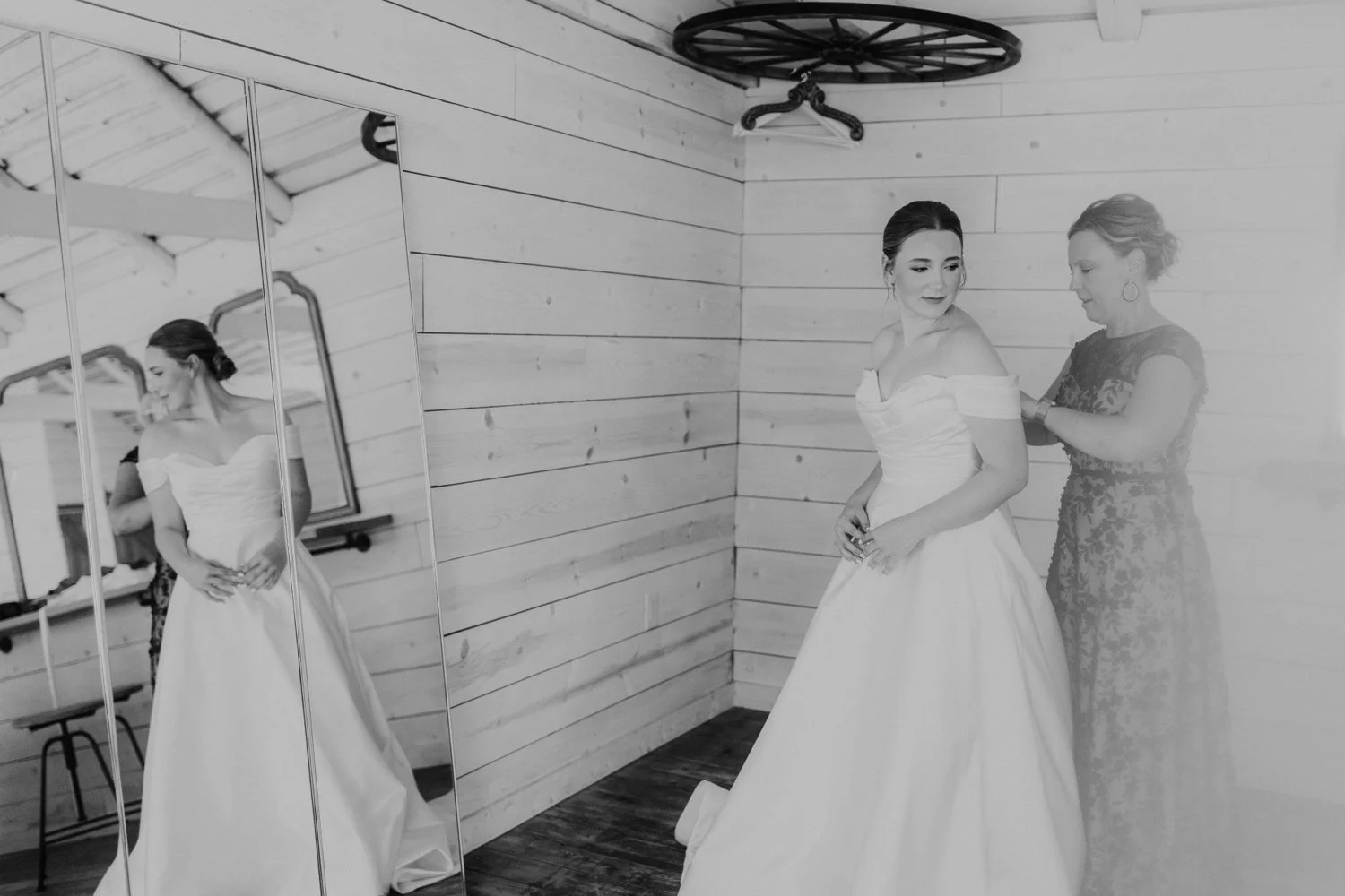 008_B&J-Milwaukee Wedding Photographer Videographer-73.jpg